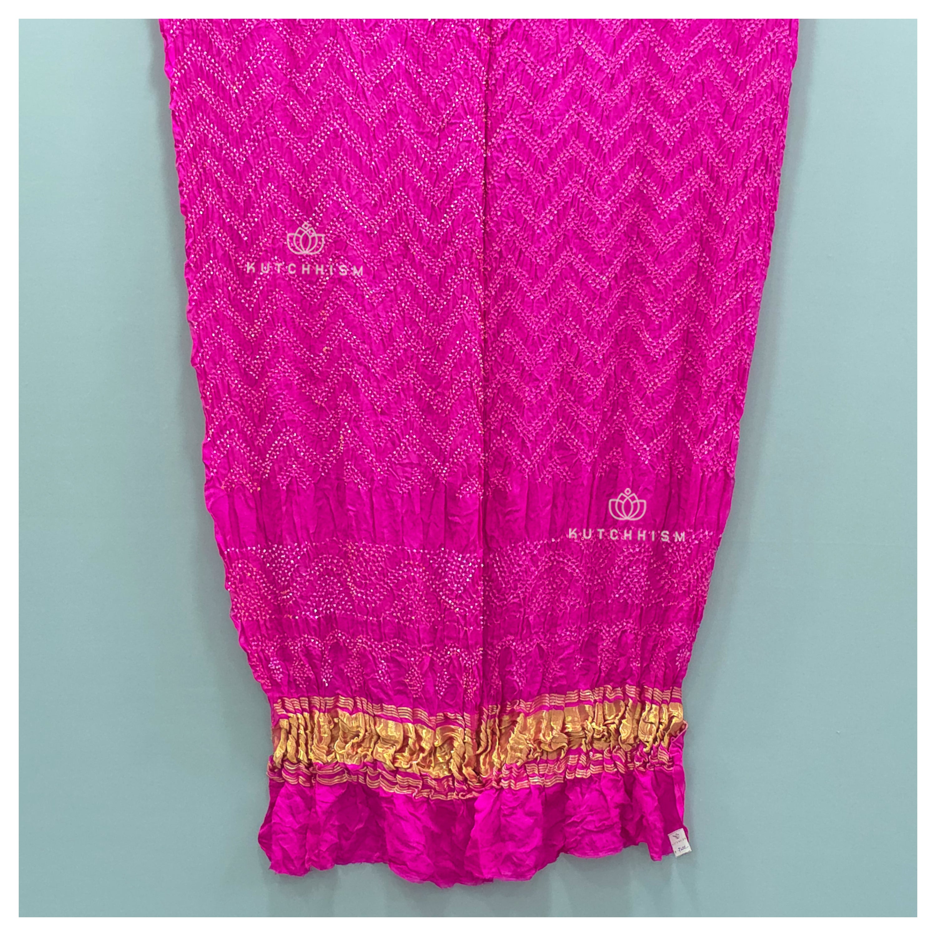 Pink Bandhani dupatta