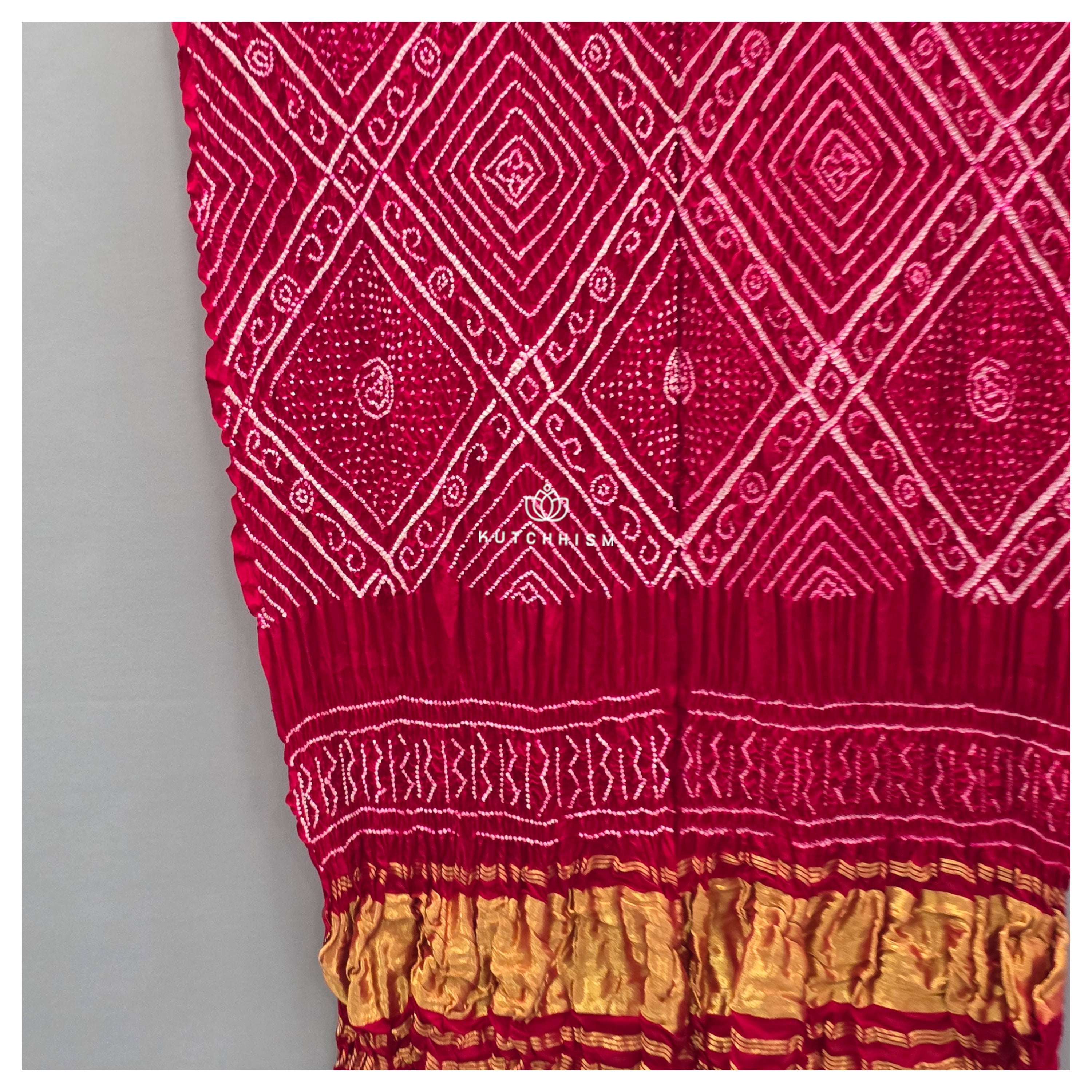 Red dupatta