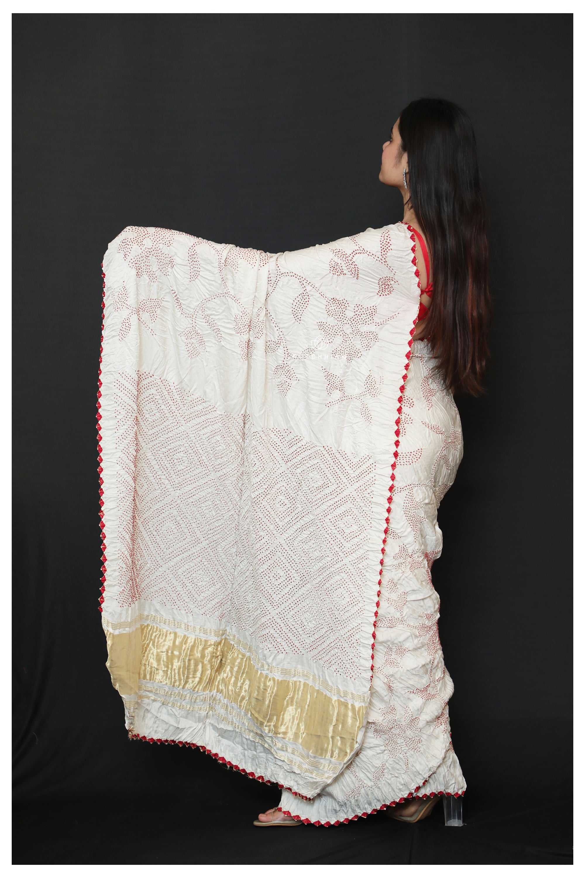 White Bandhani saree