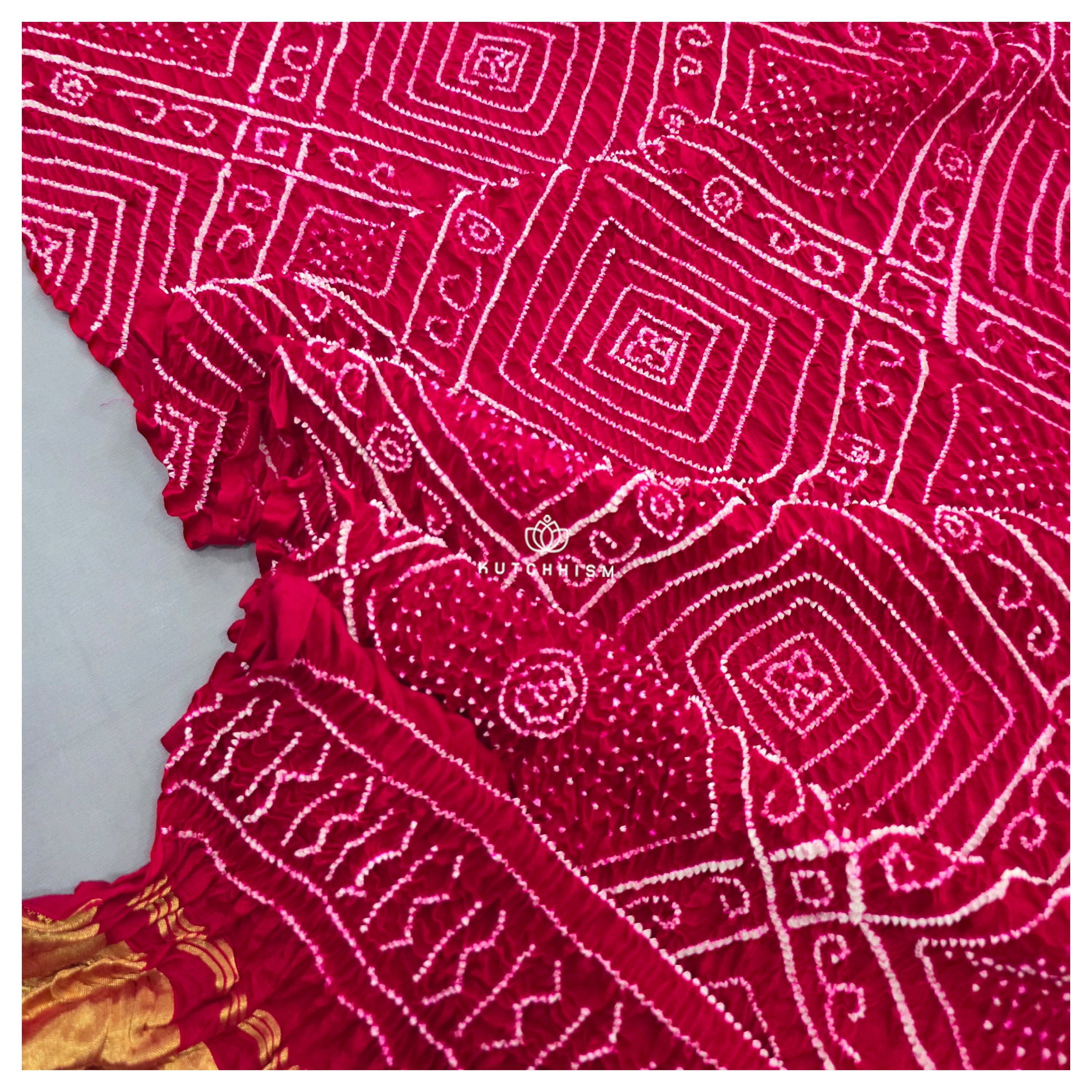 Red dupatta
