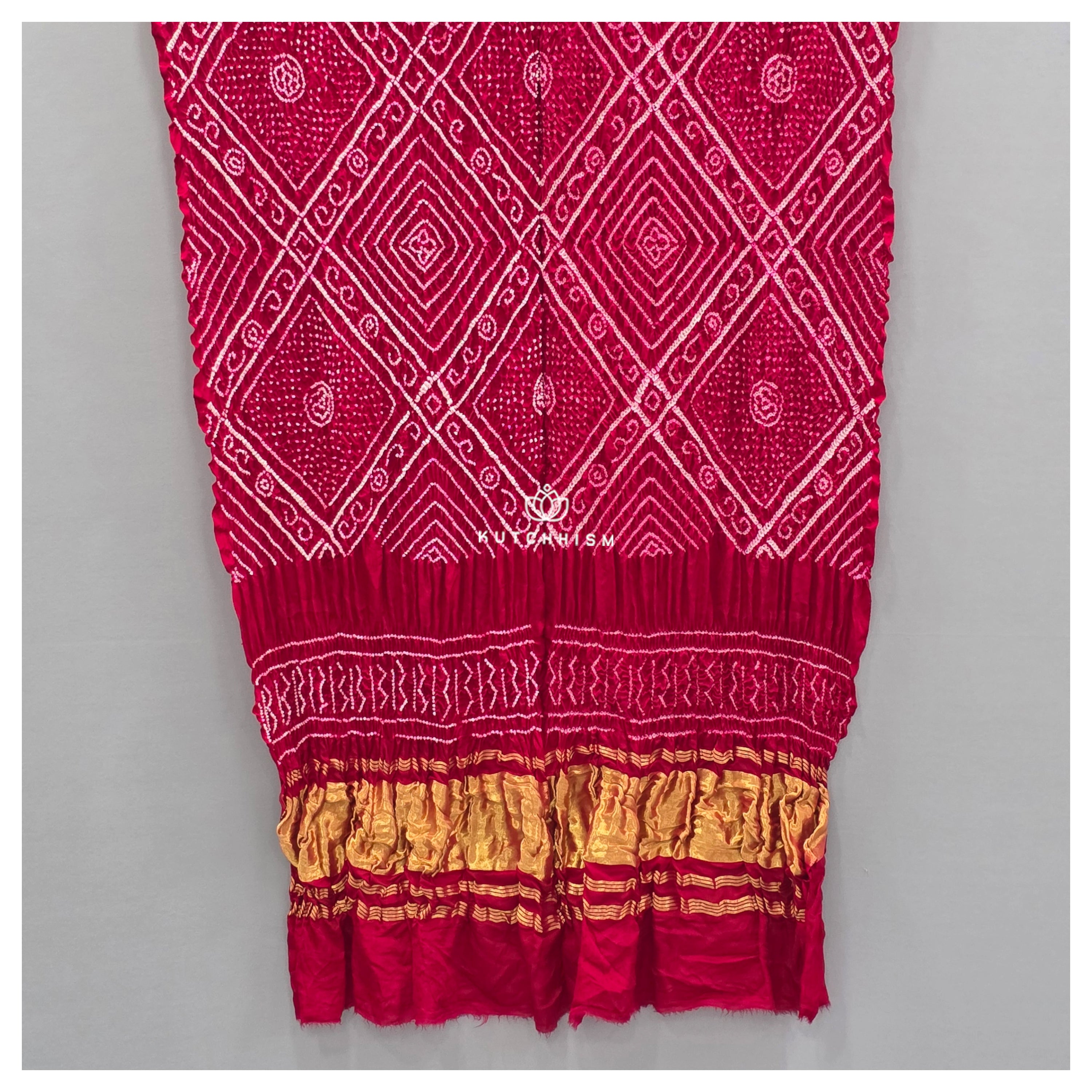 Red dupatta